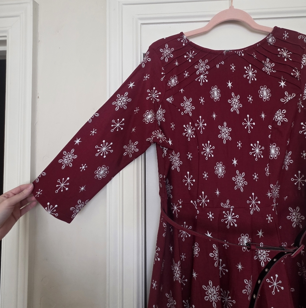 Unique Vintage Red with Silver Snowflakes Fit & Flare Winter Dress NWOT - Picture 4 of 16